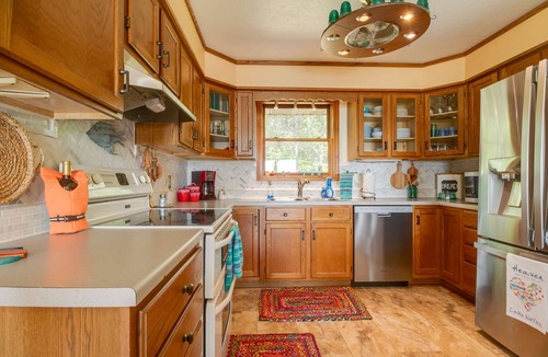 Clarkridge House | Mountain Home Retreat w/Balcony & Lake Views!