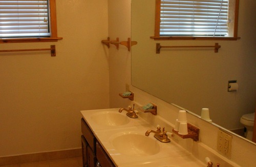 Y Area Cabin | MOUNTAIN HOME LODGE TO A UNIQUE EXTENDED STAY ACRE+ FOR YOUR GROUP 8-40