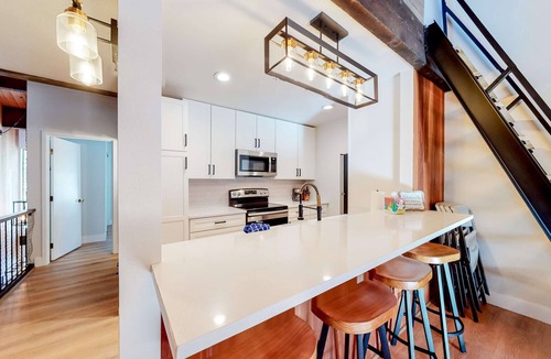 Kings Beach Condo | Mountain Home with Gas Fireplace, Fast WiFi, Balcony, Shared Pool, Tennis