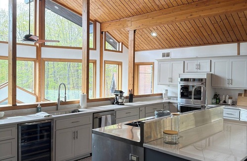 Mahwah House | Mountain House 30 miles from METLIFE STADIUM