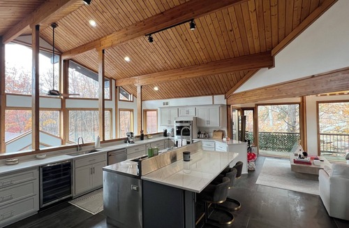Mahwah House | Mountain House 30 miles from METLIFE STADIUM