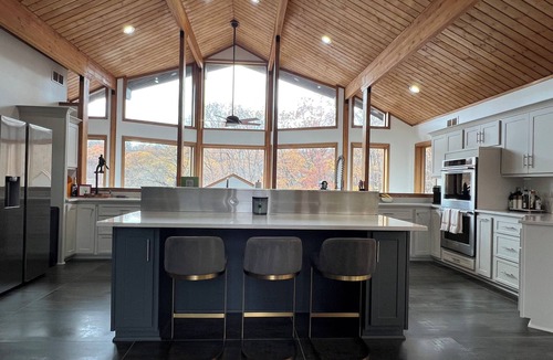 Mahwah House | Mountain House 30 miles from METLIFE STADIUM