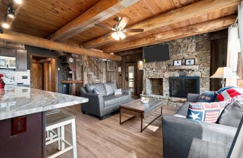Champion Ski Chalet | Mountain House -Black Diamond Chalet