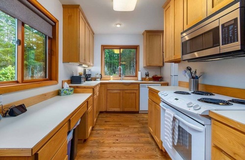 Packwood Cabin | Mountain House | Hot tub, Acreage