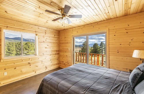 Angel Fire House | Mountain House Sleeps 18, Mins to Ski, Hike, Golf, Fish; Generator; Fenced Yard