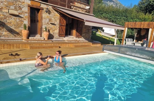 Bezins-Garraux House | Mountain house with private pool and fenced garden