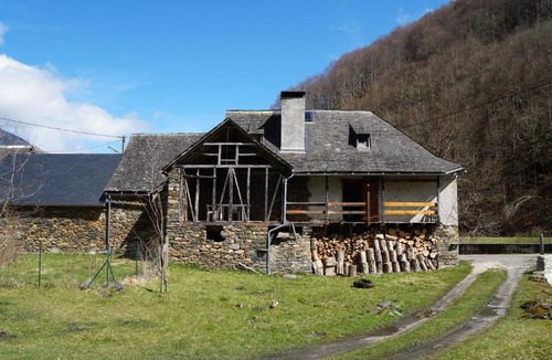 Sentein House | Mountain House with Beautiful Views and Real Fires