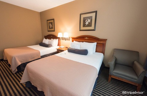 Flat Rock Hotel | Mountain Inn & Suites