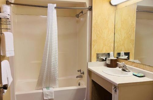 Iron Mountain Hotel | Mountain Inn