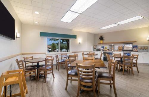 Saranac Lake Hotel | Mountain Lake Inn