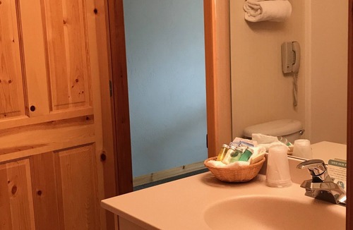 Woods Bay Cabin | Mountain Lake Lodge