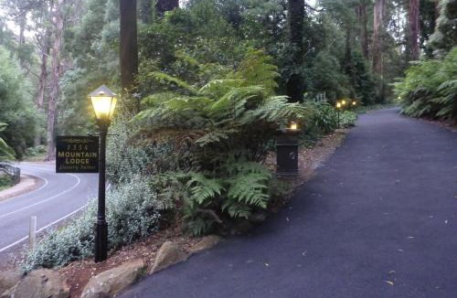 Mount Dandenong Bed & Breakfast | Mountain Lodge