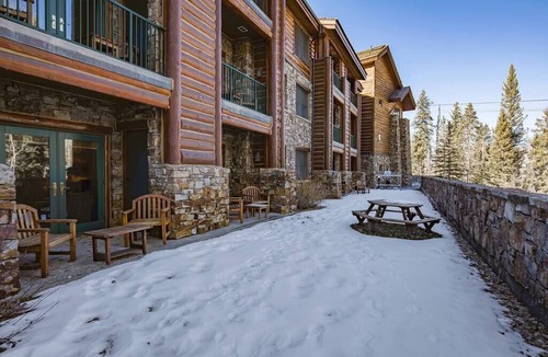 Mountain Village Condo | Mountain Lodge Retreat: Ski IN/OUT