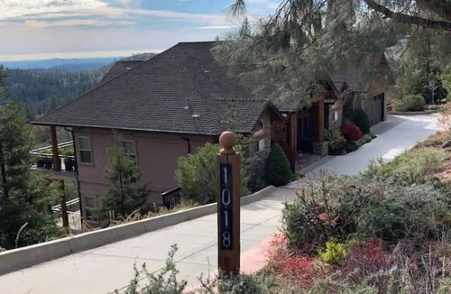 Forest Meadows House | Mountain Lodge with Panoramic Views