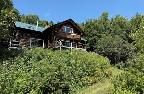 Hancock House | Mountain Log Home w/Amazing View! Foliage Awaiting