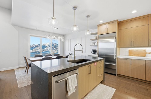 Hideout House | MOUNTAIN LUXE | Panoramic Views + Private Hot Tub