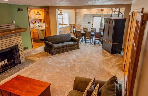 Farmington House | Mountain Majesty - Private Experience with Hot Tub & Outdoor Fireplace