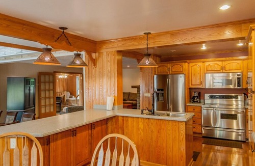 Farmington House | Mountain Majesty - Private Experience with Hot Tub & Outdoor Fireplace
