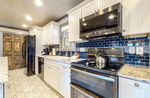 Morganton House | Mountain Meadow Lodge