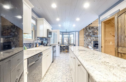 Morganton House | Mountain Meadow Lodge