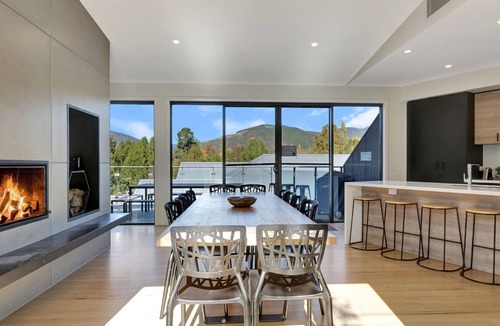 Bright House | Mountain Mist Retreat - 5 Bedrooms