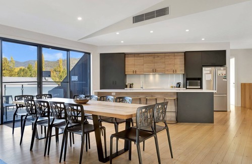 Bright House | Mountain Mist Retreat - 5 Bedrooms