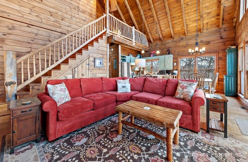 Vein Mountain Cabin | Mountain Moments by Carolina Properties - Big View, Pet Friendly