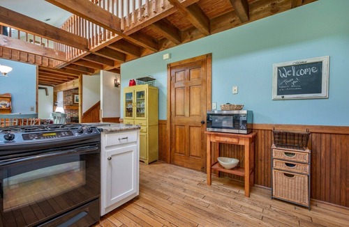 Lynn House | Mountain Music | Pet-Friendly Home with Lake Access and Game Room