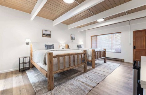 Springville Hotel | Mountain Nook Camp Nelson Lodge #4