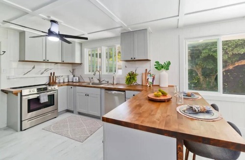 Kealakekua House | Mountain Oasis: Modern Plantation Home