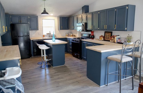 Kelseyville Cabin | Mountain Oasis: Newly Updated Cabin Unveils Rustic Charm