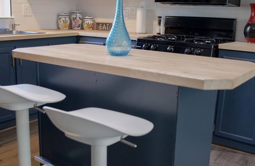 Kelseyville Cabin | Mountain Oasis: Newly Updated Cabin Unveils Rustic Charm