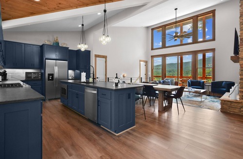 Ellijay Cabin | Mountain Oasis ~ PRIVATE outdoor pool, pickleball/basketball court, fire pit, hot tub, views!