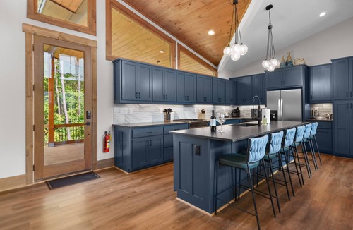 Ellijay Cabin | Mountain Oasis ~ PRIVATE outdoor pool, pickleball/basketball court, fire pit, hot tub, views!