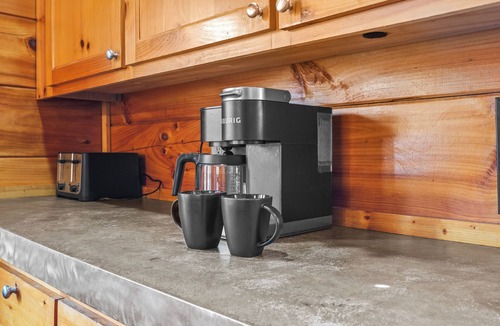 Sevierville Cabin | Mountain Paradise Awaits: A Luxurious Escape Packed with Comfort, Fun & Serenity