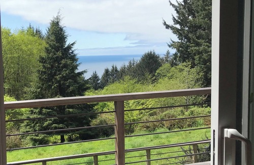 Nehalem Cabin | Mountain Perch with Ocean View Minutes From Beach!