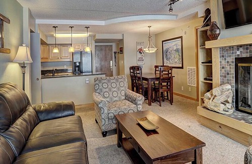 Copper Mountain Village Condo | Mountain Plaza 3 Bedroom Condo #521/523 by RedAwning