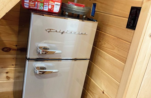 Oliverea House | Mountain & Pond View tiny Home