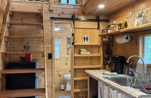 Oliverea House | Mountain & Pond View tiny Home