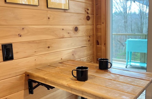 Oliverea House | Mountain & Pond View tiny Home