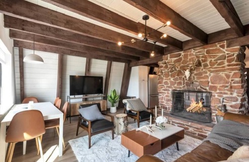 Timber Lakes Cabin | Mountain Retreat Cabin, Self Check-In, Parking