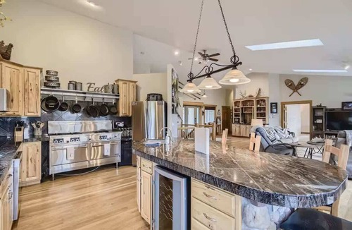 Black Hawk House | Mountain Retreat/Deck, Views/Sleeps 10