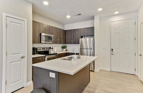 Draper Apartment | Mountain Retreat | Gym | Pool | Central | Hot Tub