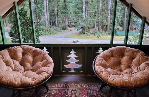 Index Cabin | Mountain Retreat -Hot Tub -Fire Pit -Stevens Pass -River Access -Pet Friendly