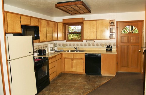 Arnold Apartment | Mountain Retreat Resort