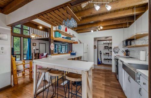 Mentone House | Mountain Retreat Ruby's Roost House