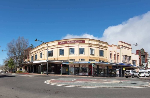 Katoomba Apartment | Mountain Retreat, Steps from Train Station