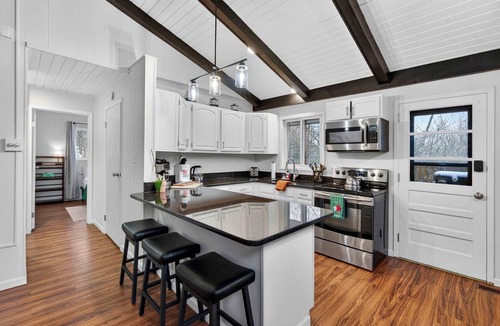 Millville House | Mountain Retreat w/2 Living Spaces, Hot Tub & Deck