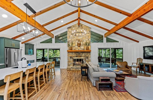 Lake Toxaway House | Mountain Retreat with a view