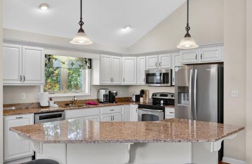 The Woods House | Mountain retreat w deck, game room & dog-friendly